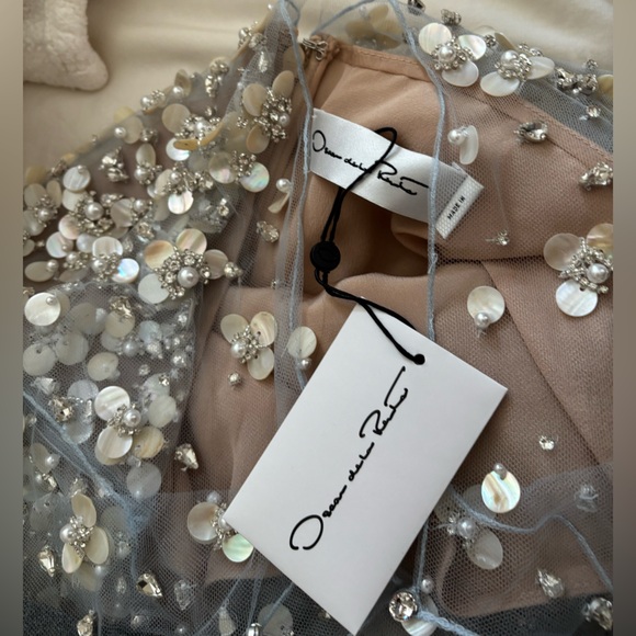 Oscar de la Renta Embellished Floral Mother-of-Pearl Embroidered Tulle Gown - Picture 3 of 10